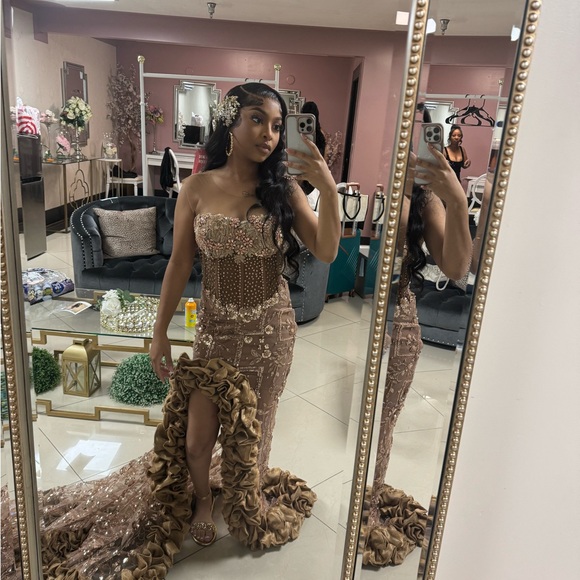 Elegant Gold Embellished Prom Dress - Picture 4 of 4